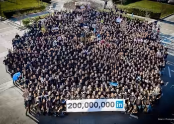 Linkedin Iki Yuz Milyon