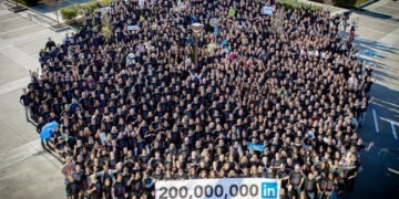 Linkedin Iki Yuz Milyon